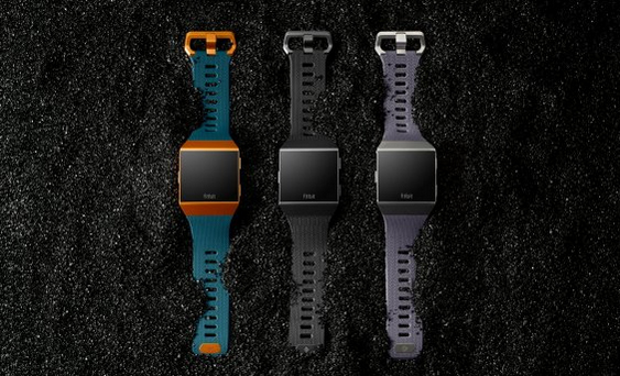 知名可穿戴厂商Fitbit发布首款智能手表主打健康功能