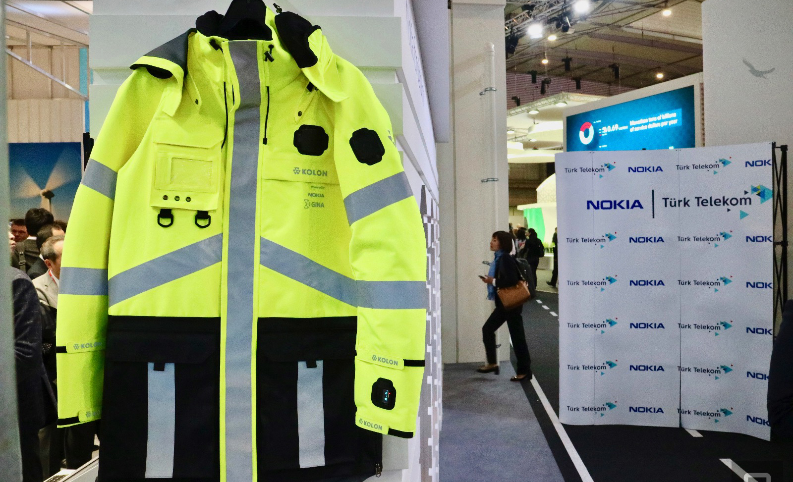 诺基亚推出新型智能夹克：专为应急人员开发可手动换传感器