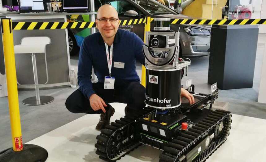 瑞典新型消防机器人：内置气体传感器可检测是否有爆炸危险