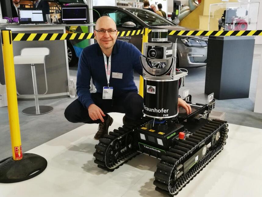 瑞典新型消防机器人:内置气体传感器可检测是否有爆炸危险